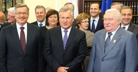 Byli prezydenci bez zaproszeń na obchody 100-lecia niepodległości. "Tylko kardynał wysłał"