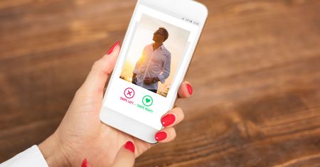 Slut-shaming na Tinderze uchodził płazem. Tym razem grupa dziewczyn wymusiła na agresorze przeprosiny