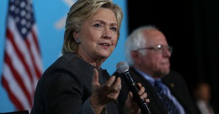 Skandal w USA. Clinton znała pytania przed debatami