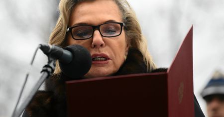 Burza wokół podróży Anny Marii Anders. Ocena Polaków jest jednoznaczna. Sondaż dla WP