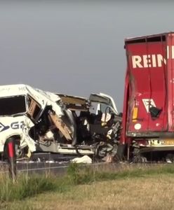 Polski bus rozbił się w Holandii. Kierowca wjechał w ciężarówkę