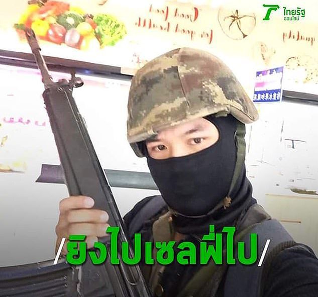 Tajlandia. Tak wygląda Jakraphanth Thomma . W trakcie masakry zrobił sobie selfie. 