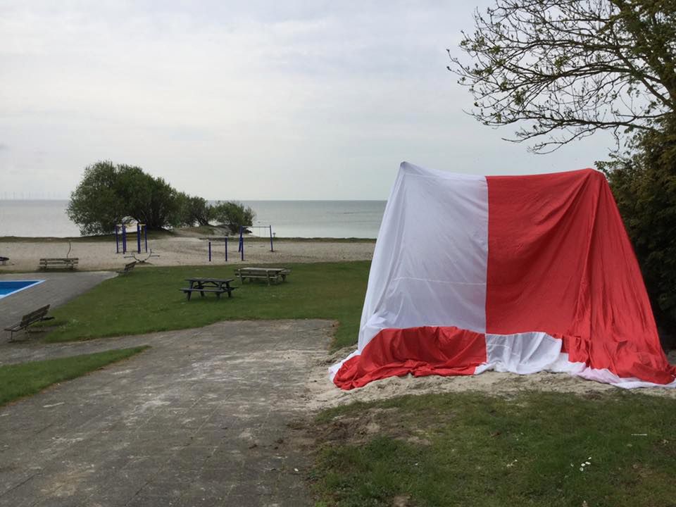 Holendrzy osuszyli morze i wydobyli szczątki Polaków. Hołd dla poległych bohaterów