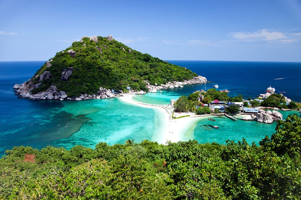 Koh Tao to wyspa położona u wschodnich wybrzeży Tajlandii. Kusi odwiedzających relatywnie niskimi cenami oraz rajskimi plażami