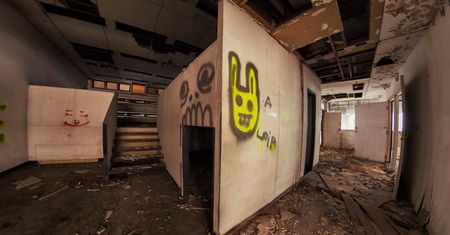 Była galeria sztuki jak z horroru. Nie wejdą tam nawet ochroniarze