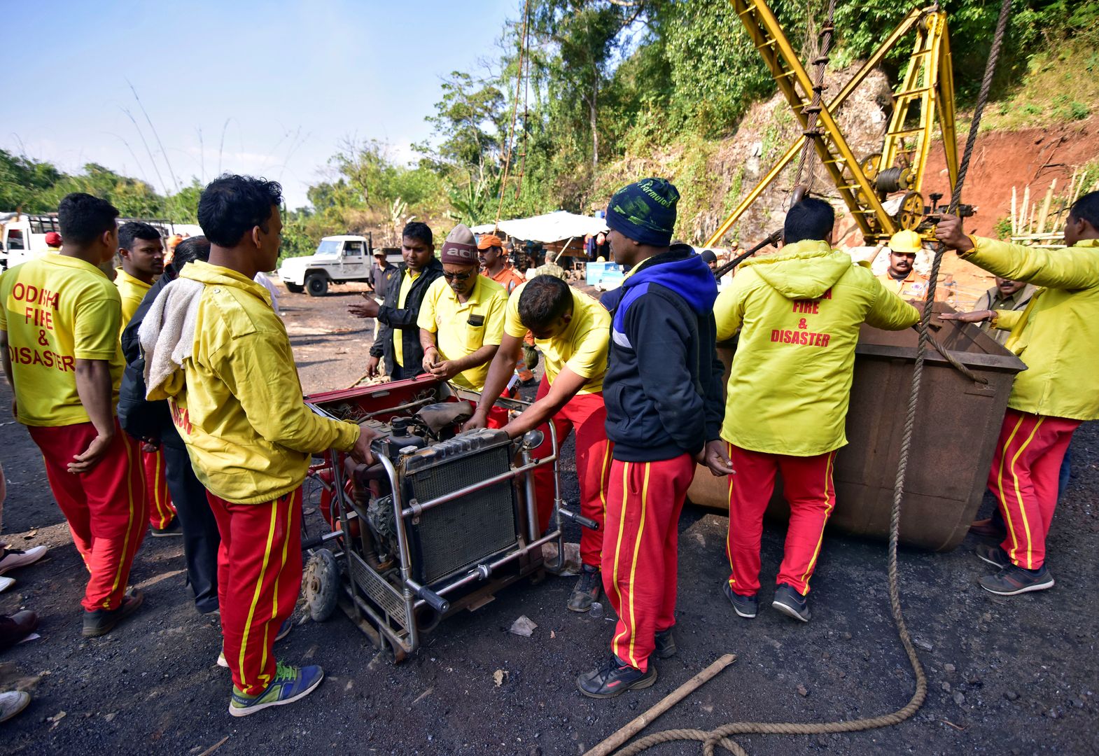 Indie: Nurkowie próbują dotrzeć do zalanej kopalni. Utknęło tam 15 osób