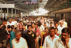Wybuch paniki na stacji kolejowej w Indiach. Są ofiary
