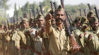 Policjanci z wąsami budzą w Indiach respekt