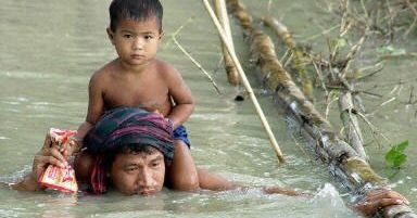 Ponad 200 ofiar oberwania chmury w Indiach