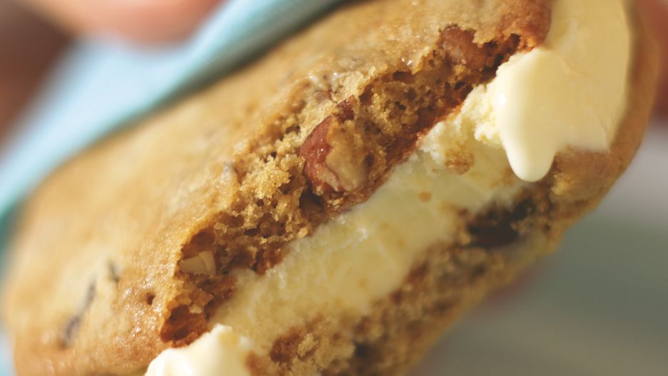 Blondies – ciasteczka z czekoladowymi drażami