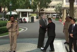 Kuriozalna sytuacja w Tajlandii. Przed dziennikarzami stanęła kartonowa podobizna premiera