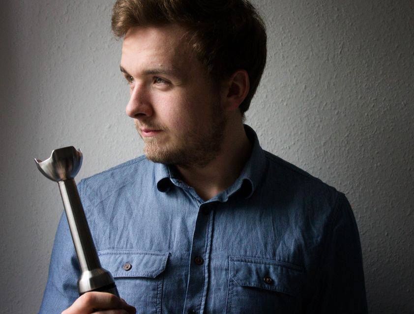 Konrad Budzyk, bardziej znany jako Blendman, autor bloga Blendman.pl. Fan warzywnych past i hummusów, który schudł 50 kg.