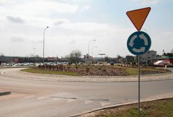 Biała Podlaska. Ktoś zniszczył tablice na rondzie Lecha Kaczyńskiego