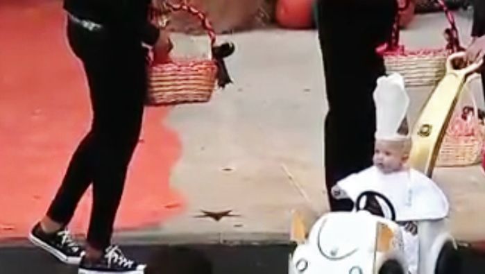 Papież na... imprezie halloweenowej u Obamy