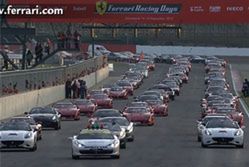 Rekordowy zlot Ferrari - 964 samochody na Silverstone