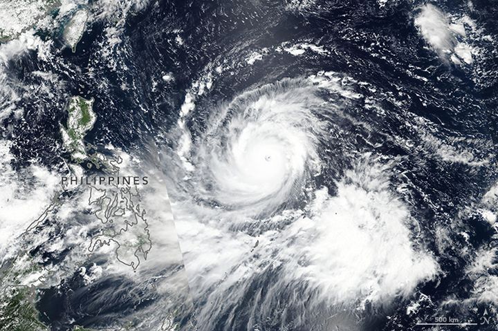 Florence na sterydach. Tajfun Mangkhut niedługo uderzy w Filipiny
