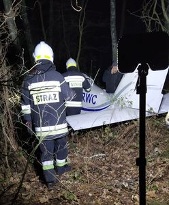 Awaryjne lądowanie awionetki w lesie koło Marek. To pilotka zawiadomiła służby