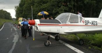 Awionetka awaryjnie lądowała na autostradzie