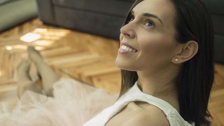 Wolisz krótkie czy długie kolczyki? Wszystko zależy od dwóch czynników