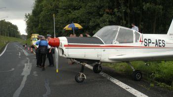 Na miejscu awaryjnego lądowania awionetki