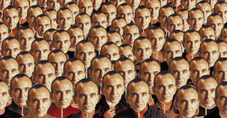 Piotruś pan Molyneux coś ogłosi w Kolonii
