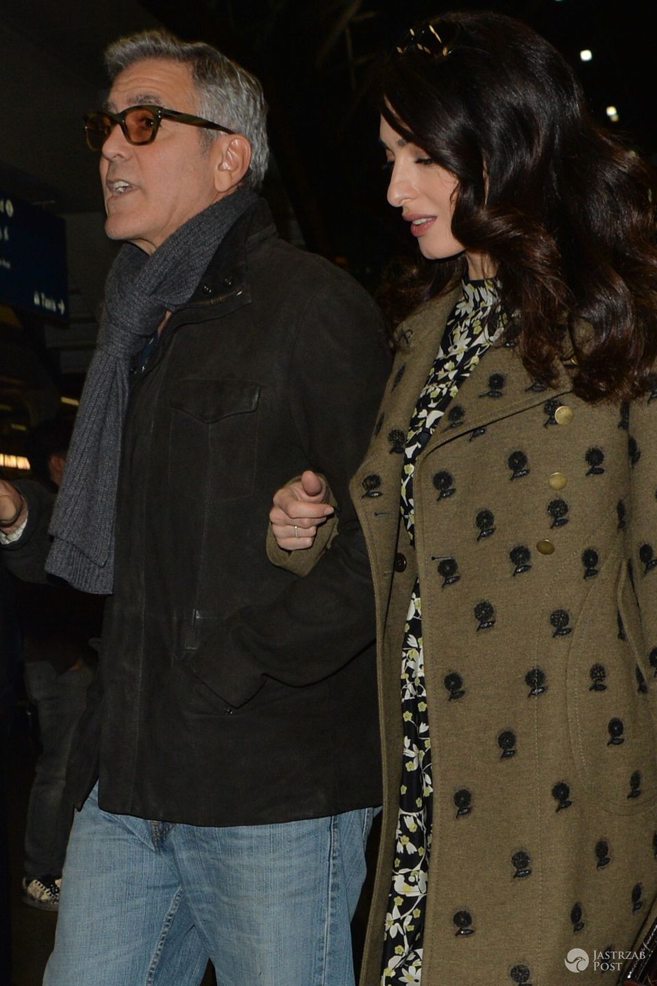 Amal Clooney i George Clooney na spacerze