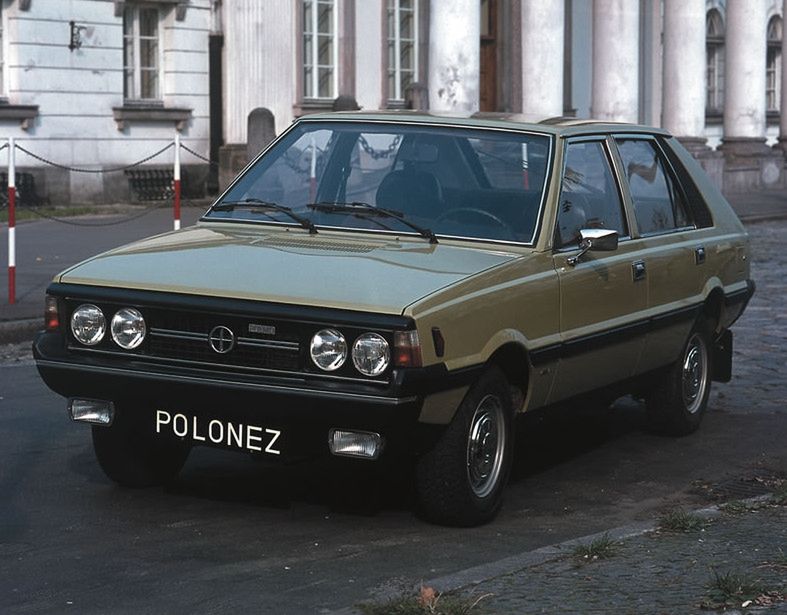 Jedziesz oglądać piramidy, a tam Polonez. Polskie auto w Egipcie?