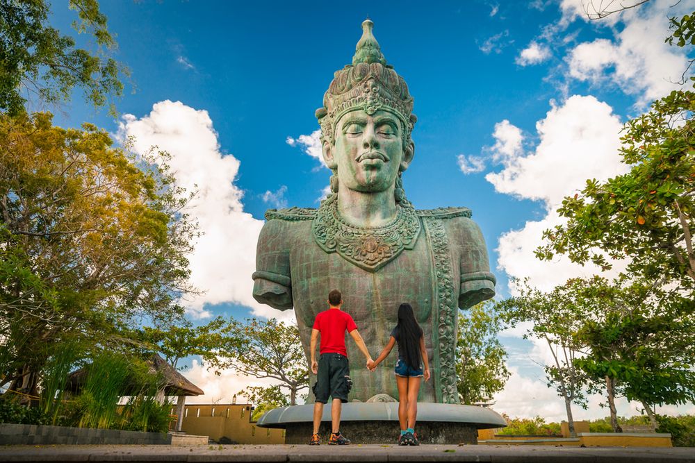Posąg Garuda Wisnu Kencana w świątyni Uluwatu