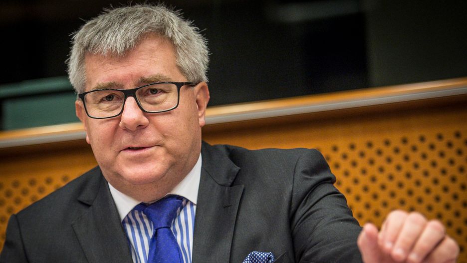Karol Karski uważa, że Ryszard Czarnecki powinien odwołać się od decyzji PE