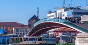 Szklany most w Wenecji. Architekt po latach ukarany grzywną