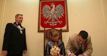 Za długi łańcuch i krzywy orzeł. Mennica przysłała urzędnikom buble