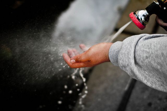 Higiena rąk odgrywa bardzo ważną rolę w profilaktyce biegunki podróżnych.