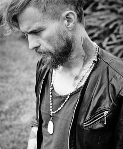 Od nauczyciela po gwiazdę rocka. Kim jest Tomasz Organek?