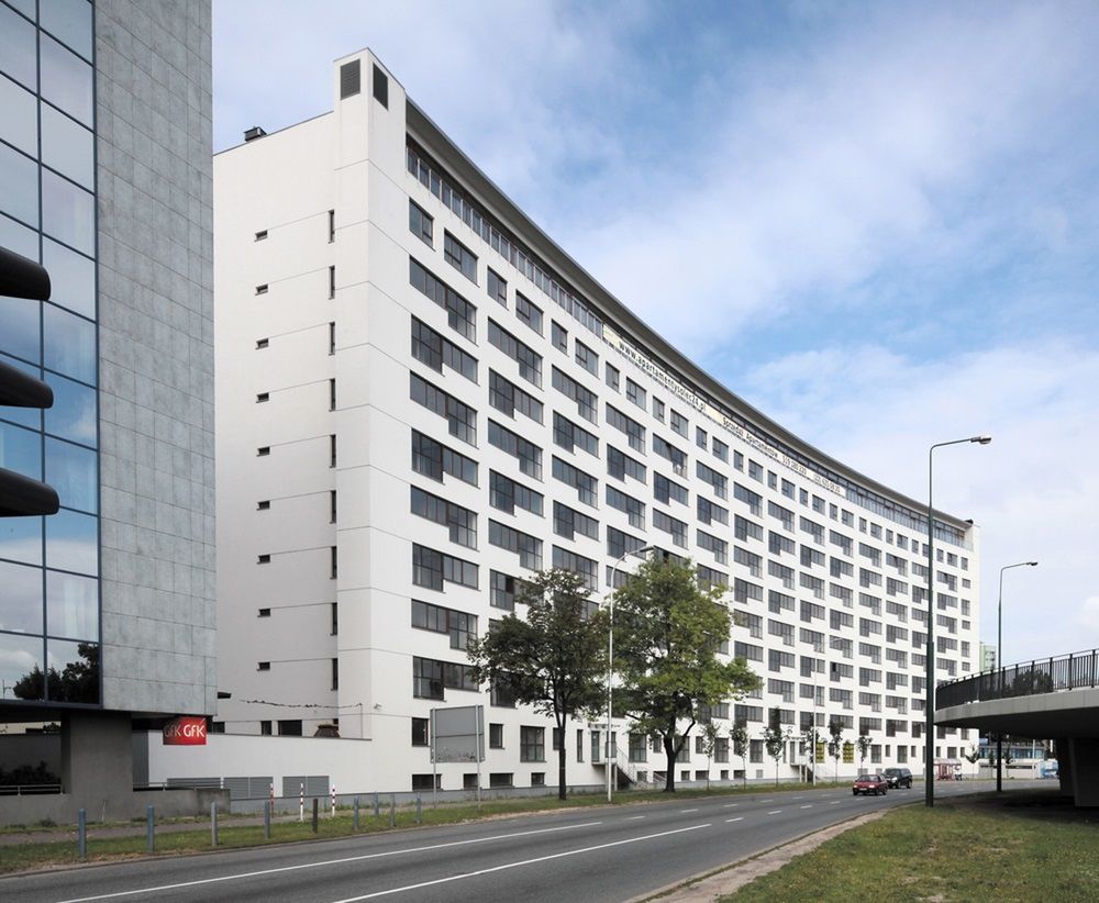 Pacific Residence od strony Wisłostrady 