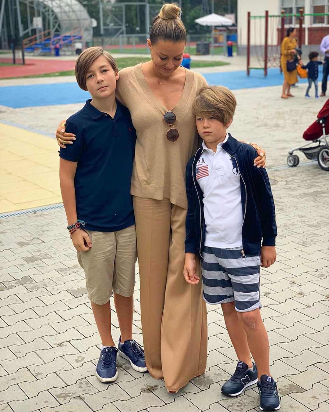 Małgorzata Rozenek z synami na rozpoczęciu roku szkolnego