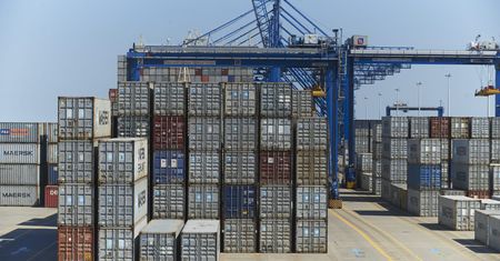 Koronawirus w transporcie. Wielkie statki przeładunkowe rzadziej zawijają do portów