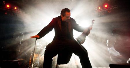 Najbardziej rockowy polski skrzypek zagra na Gitarowym Rekordzie Guinnessa we Wrocławiu!