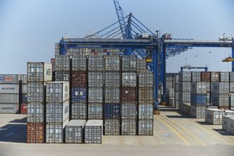 Koronawirus w transporcie. Wielkie statki przeładunkowe rzadziej zawijają do portów