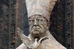We Wrocławiu odsłonięto pomnik kardynała Bolesława Kominka