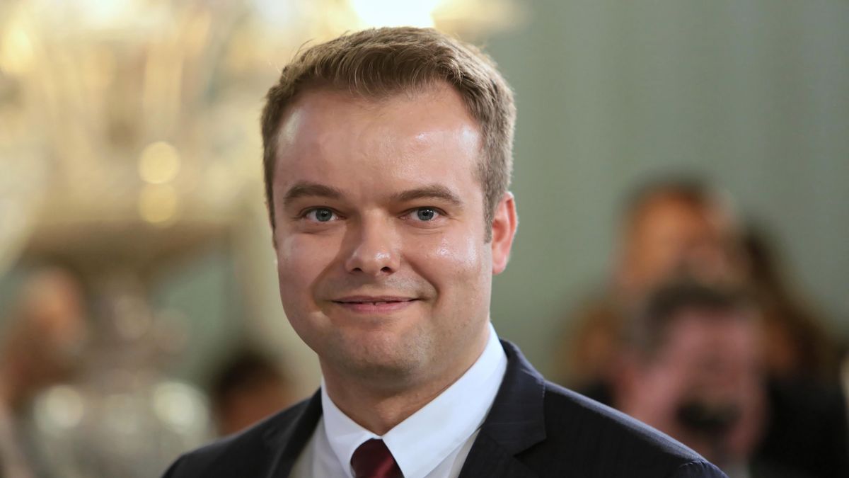 Rafał Bochenek na powrocie z biznesu do polityki straci finansowo