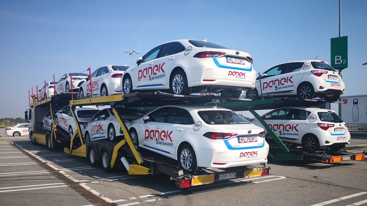 Auta marki PANEK są dezynfekowane specjalnymi płynami a częstotliwość wizyt obsługi technicznej została zwiększona.