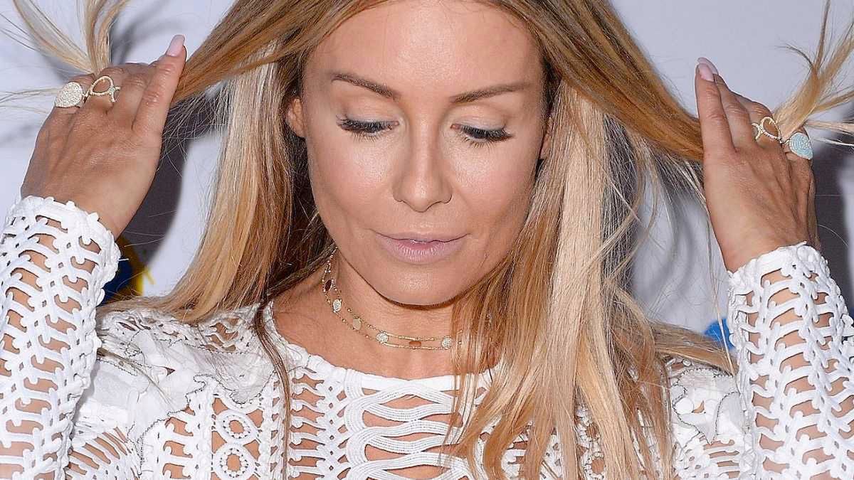 Małgorzata Rozenek ma nowy manicure. Fanki zachwycone, ale padło też pytanie: "Można się po du... podrapać?". Perfekcyjna odpowiedziała