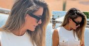 Małgorzata Rozenek raczy się cappuccino w ekstremalnie luksusowych klapeczkach. Za ten wielki napis zapłaciła fortunę