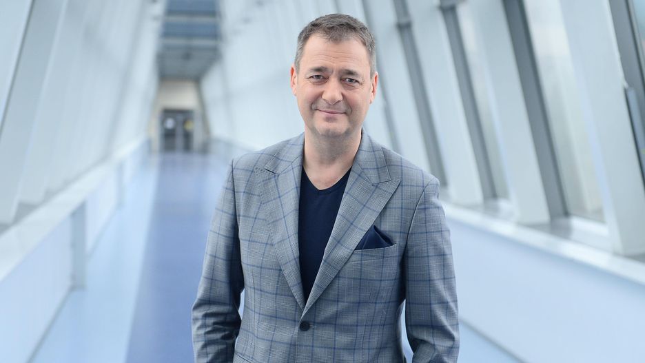 Jacek Rozenek ma 49 lat 