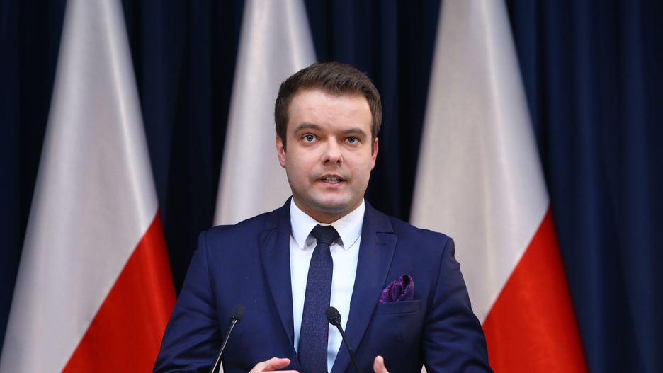 Rafał Bochenek od 2016 roku jest rzecznikiem prasowym rządu Beaty Szydło