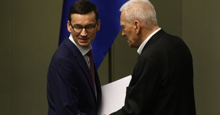 Morawiecki za przyjmowaniem uchodźców, PiS w panice. Sami stworzyli sobie ten problem