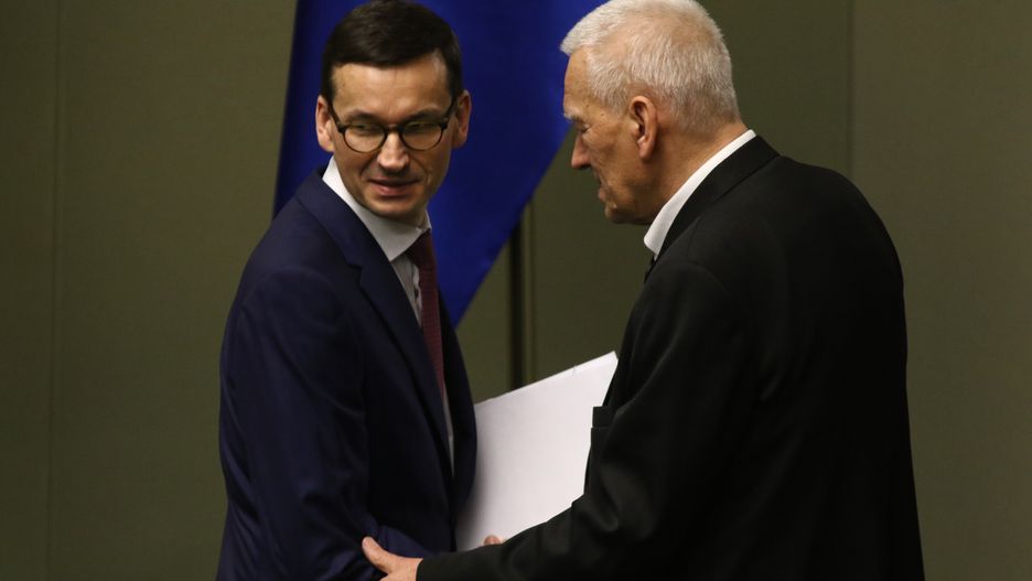 Mateusz Morawiecki i Kornel Morawiecki w Sejmie podczas debaty nad expose premiera.