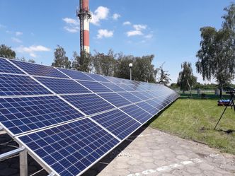 Fotowoltaika na gruncie - przebieg instalacji, zalety montażu na gruncie