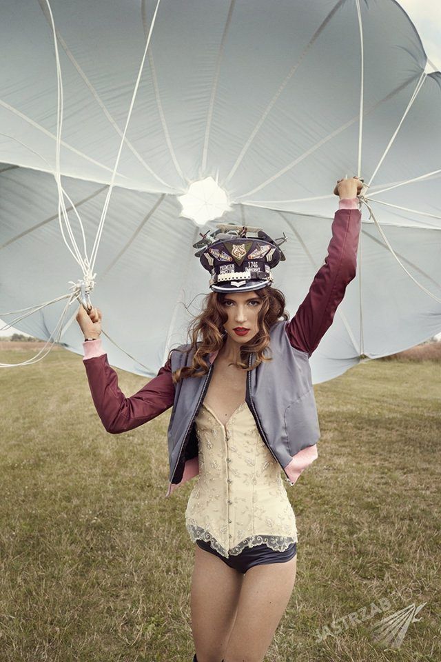 Natalia Gulkowska z Top Model 5 - sesja ze spadochronem
