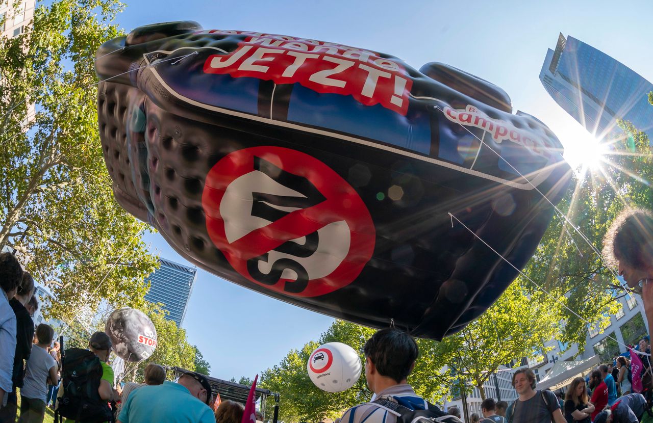 Niemcy. Protest przed Międzynarodowym Salonem Samochodowym we Frankfurcie. "Nienawidzę SUV-ów"